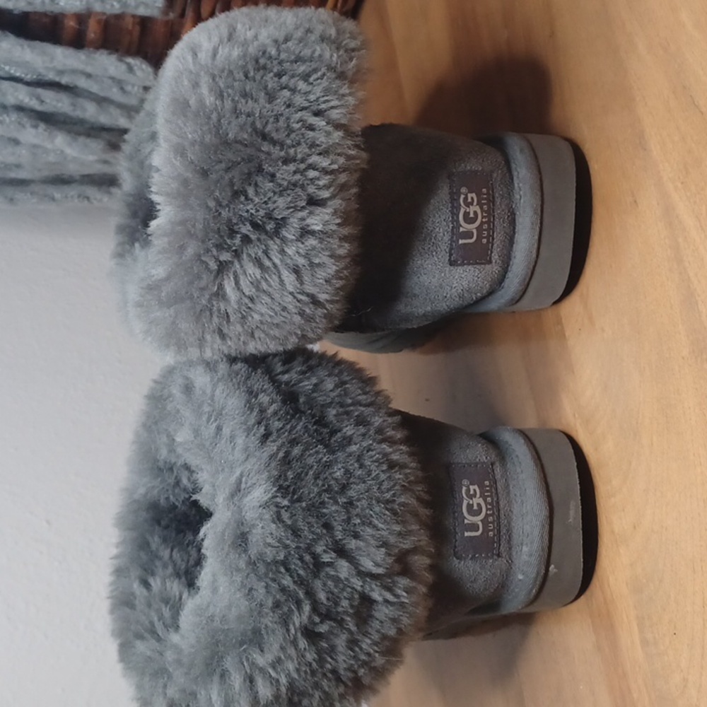 Uggs - Picture 2 of 8
